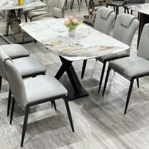 Bàn ăn chân X - 1,680,000VNĐ